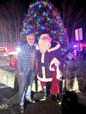 Community comes together for Woodbury tree lighting