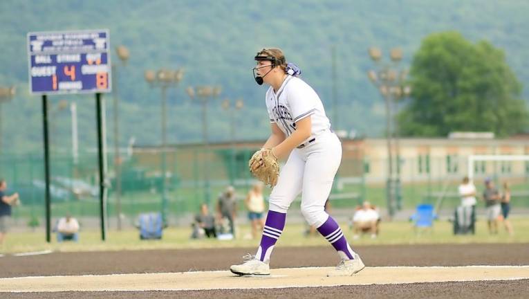 Sophomore pitcher Arianna Exarchakis picked up her fourth victory on the season, allowing onlythree hits. Photos by William Dimmit.