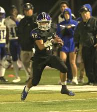 Noah Flores scored on a 4-yard touchdown in the second quarter.