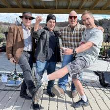 DoG PaRtY brings classic rock Barrel 29