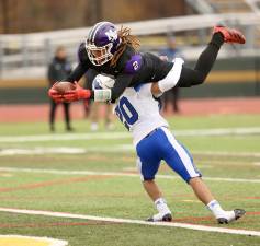 Braylon Shillingford (#2) scores on this spectacular play in the first quarter.