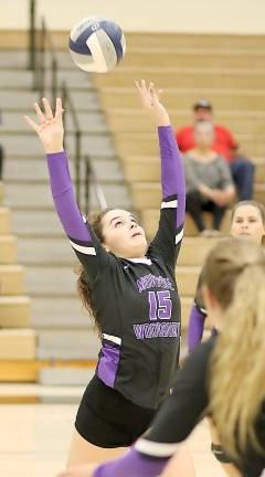 Jordan Ader sets one of her 15 assists.