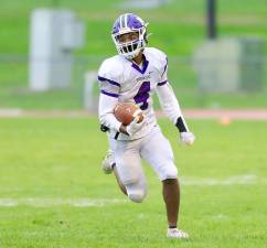 Camron Adams (#4) smashes his way through the Wildcat defense for a 28-yard touchdown run in the third quarter. Photos by William Dimmit.