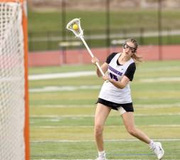 Jocelyn Rostawanik (#15) scores one of four goals in the first quarter.