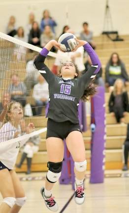 Jordan Ader sets one of her 16 assists late in the match.