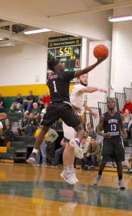 Photos by William Dimmit Jayson Ongondo (#1) drives to the basket in the first quarter.