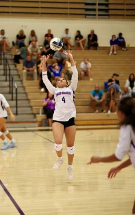 #4, Jenesis Lopez sets the ball, she had 19 assists.