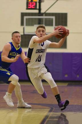 Nick Memoli-Sonera (#10) drives past a Wizard defender.