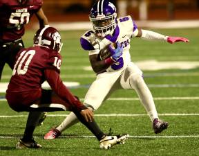 Nate Coulanges (#5) jukes his way past a Tiger defender on his way to score on a 12-yard run on Oct. 10, 2025 in Kingston.
