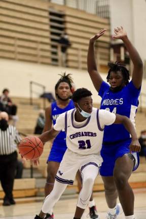 Matthew Omitiran, #21, muscles his way to the basket in the 4th Qtr