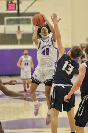 Jankarlos Mendoza #40, scored 6 points in the 4th quarter as the Crusaders pulled away from the Eagles