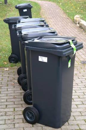 Garbage bins, open recycling issues discussed by board