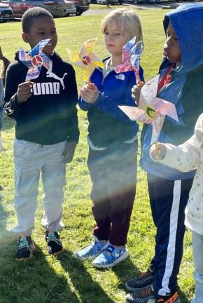 Elementary school students celebrate International Day of Peace