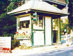 The Tuxedo Park Police Booth in 1976. Photo provided by retired Chief of Police Bill Bortnowsky via the Village of Tuxedo Park.