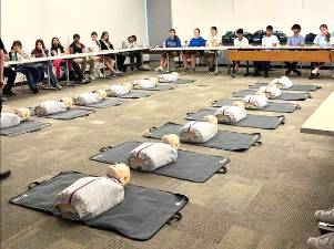 Free CPR training class for teens, young adults