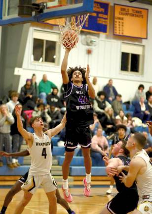 Jankarloas Mendoza, #40, drives to the basket in the second half of the game.