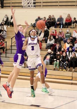 Cameron Spears drives past a Warwick defender to the basket in the first Qtr