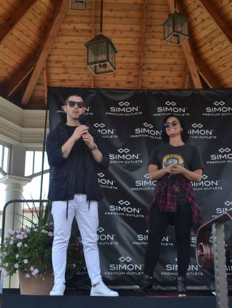 Photos by Odeya Pinkus Pictured from left to right: Nick Jonas and Demi Lovato answering fan-submitted questions.