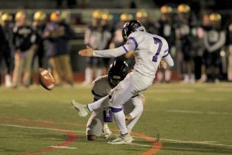 Photos by William Dimmit Mike Boyle hit this 25-yard field goal in the second quarter.