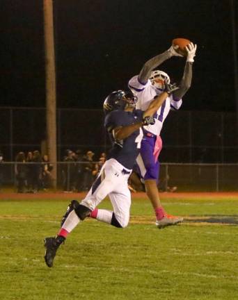 Jermain Veras (#11) scored on this 90-yard touchdown reception.