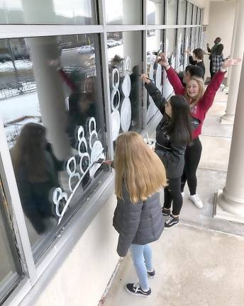 Tuxedo students paint the town for the holidays