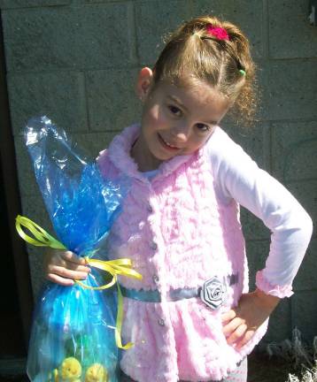 Isabella Bujaj, who won a prize in the 5-7 ear-old category.