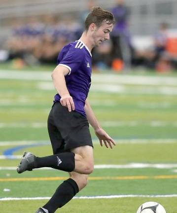 Owen Kelly (#11) breaks down the side line and scores just before the half.