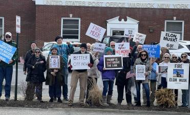 Warwick: Protests continue