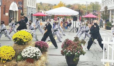 Outdoor dining with some extra zest by these martial artists. Photos by Cristina Kiesel.