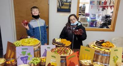 Cory Benezra of Monroe and Libby Einav of Highland Mills taste exotic fruits at Chabad Hebrew School’s Tu B’Shvat Fruit Tasting with Rabbi Pesach and Chana Burston