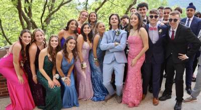 MWHS students arrive at Eisenhower Hall for their Junior Prom.
