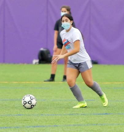 Julia Tycott lines up a shot during the scrimmage.