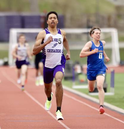 Ronaldo Rodriguez Perez finished first in the 1,600 meter race with a time of 4:34.02.