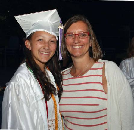 Graduate Kelly Teel and her mother Kim.