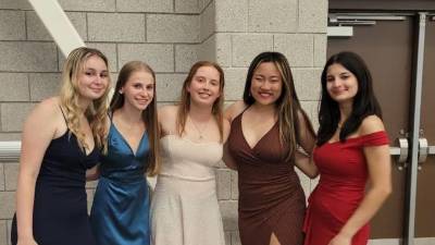 From left to right: Jenna Rowen-Delson (Monroe), Audrey Whitefield (Monroe), Brianna Vitale (Washingtonville), Jolina Dong (Goshen), Alex Teitelbaum (Minisink) at Empire Girls State’s State of the State Ceremony.