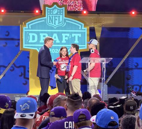 The Voelke family gets ready to announce the Giants pick at the 2026 NFL draft.