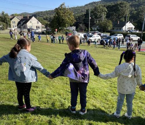 Elementary school students celebrate International Day of Peace