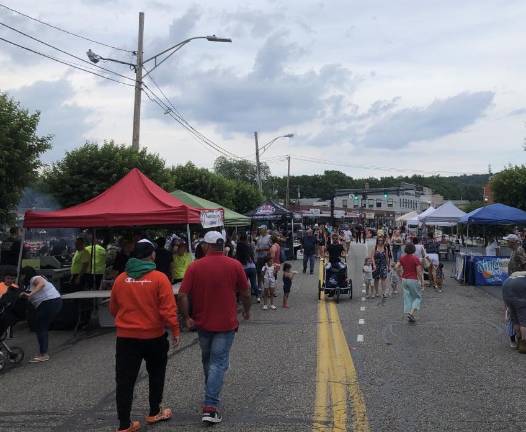Monroe fireworks draws crowd