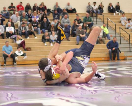 Photos by William Dimmit Crusader Carter Stewart (160 lbs.) took 1:23 to pin his opponent.