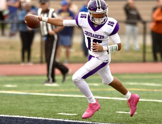M-W quarterback Ethan Maldonado scores on a 18-yard touchdown run in the fourth quarter in Pine Bush on Oct. 18, 2025.