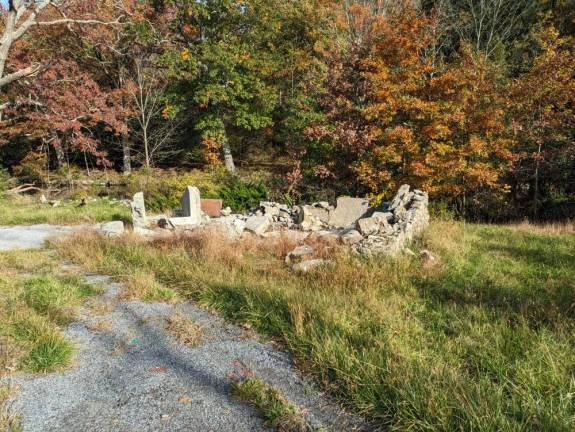 Ruins on the Roscoe Smith Estate.