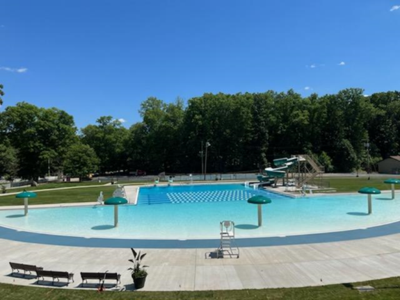 Long awaited Woodbury pool opens with a splash