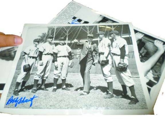 Bobby Shantz, 1952 MVP and member of 58' Yankees WS team, greets fans