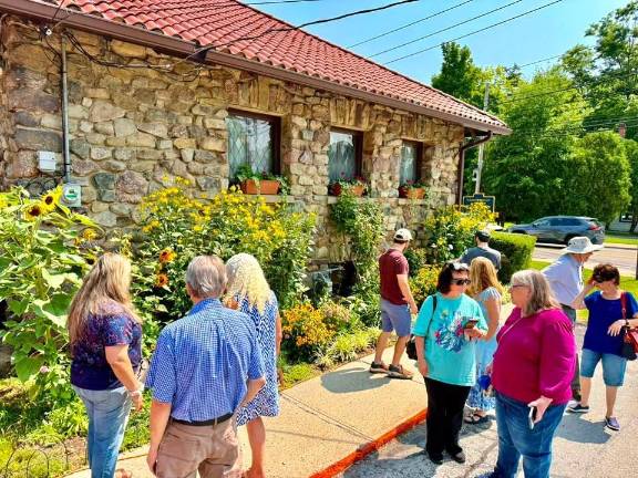 The Woodbury Historical Society celebrated its first ‘Dona Wayent Day’ on Saturday, July 25th, as a part of their garden show.