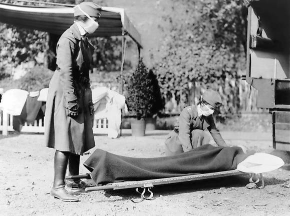 Demonstration at the Red Cross Emergency Ambulance Station in Washington, D.C., during the influenza pandemic of 1918. Library of Congress.
