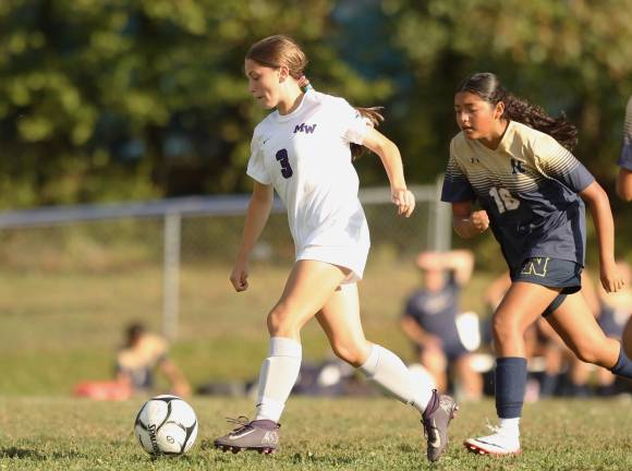 Gabriela Salazar breaks through the Goldbacks’ defense in Newburgh on Sept. 26, 2025.