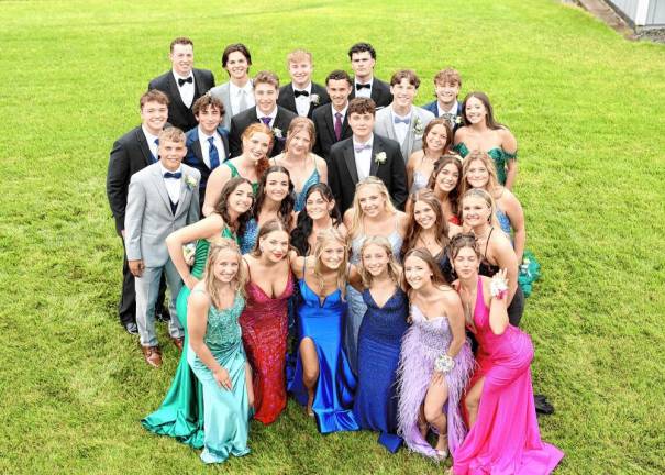 Monroe-Woodbury seniors pose for a pre-prom photo.