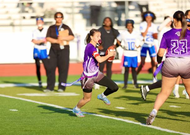 Natlie Beers takes off on her 60-yard TD run in the fourth quarter.
