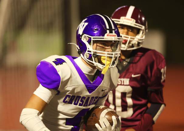 Crusader Michael Stone (#4) scored on a this 29-yard reception.