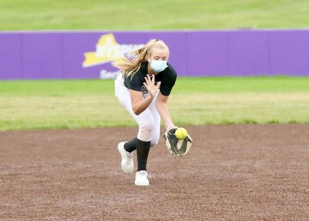 Kelsey O’Brien flashes the leather at third base.